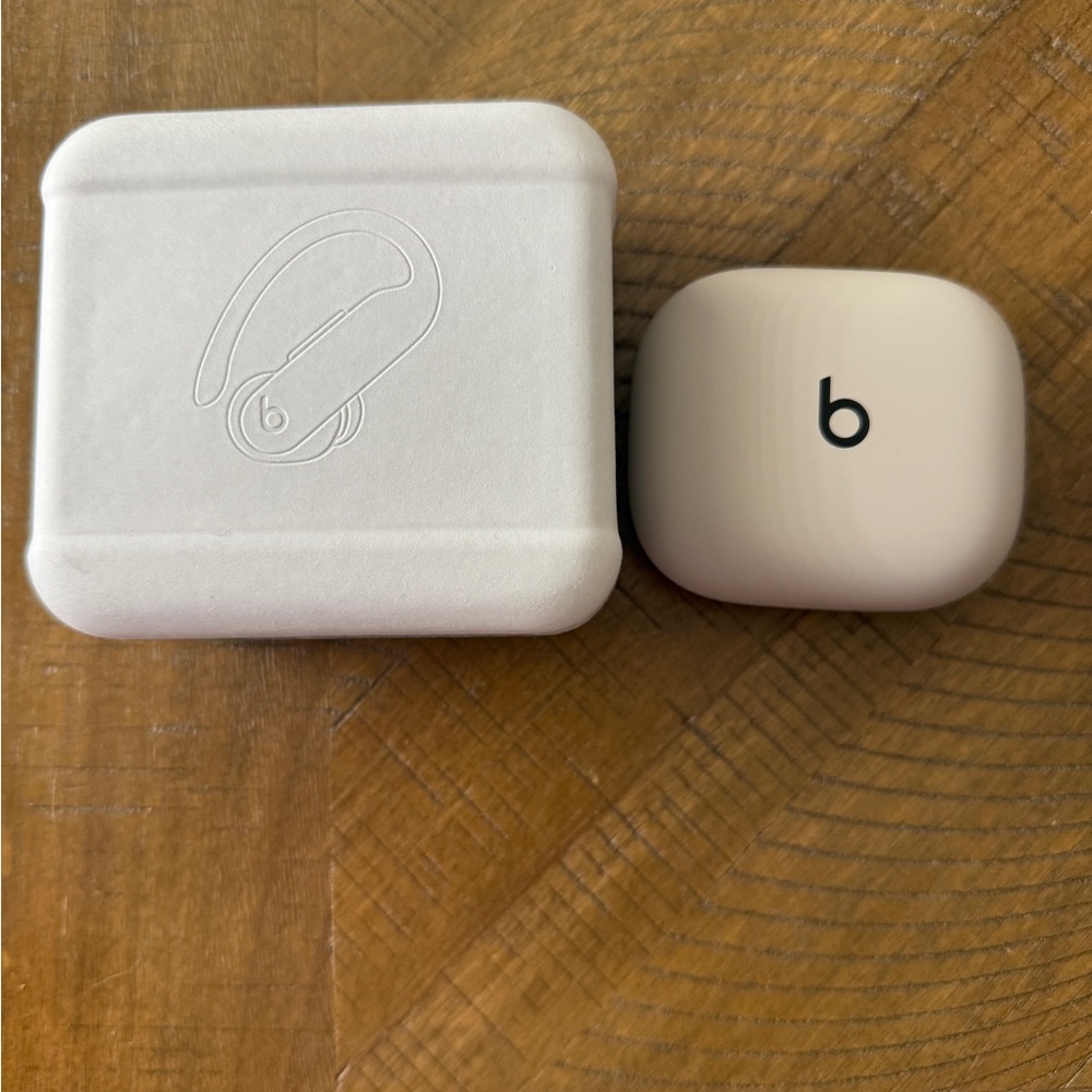 Powerbeats Pro 2 - Beige/Grey - Picture 2 of 4